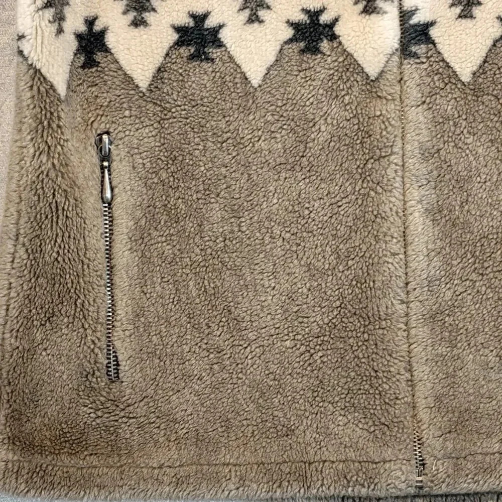 Cleo Women's Brown  and Tan Plush Sleeveless Vest in Size Small - Picture 4 of 10